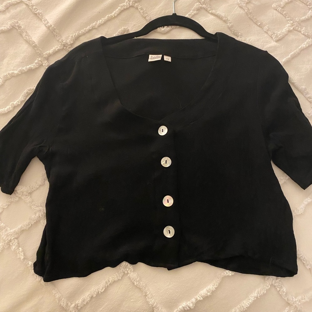 Black button up short sleeve top
